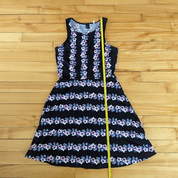 COPY - H&M Floral dress - Picture 8 of 9